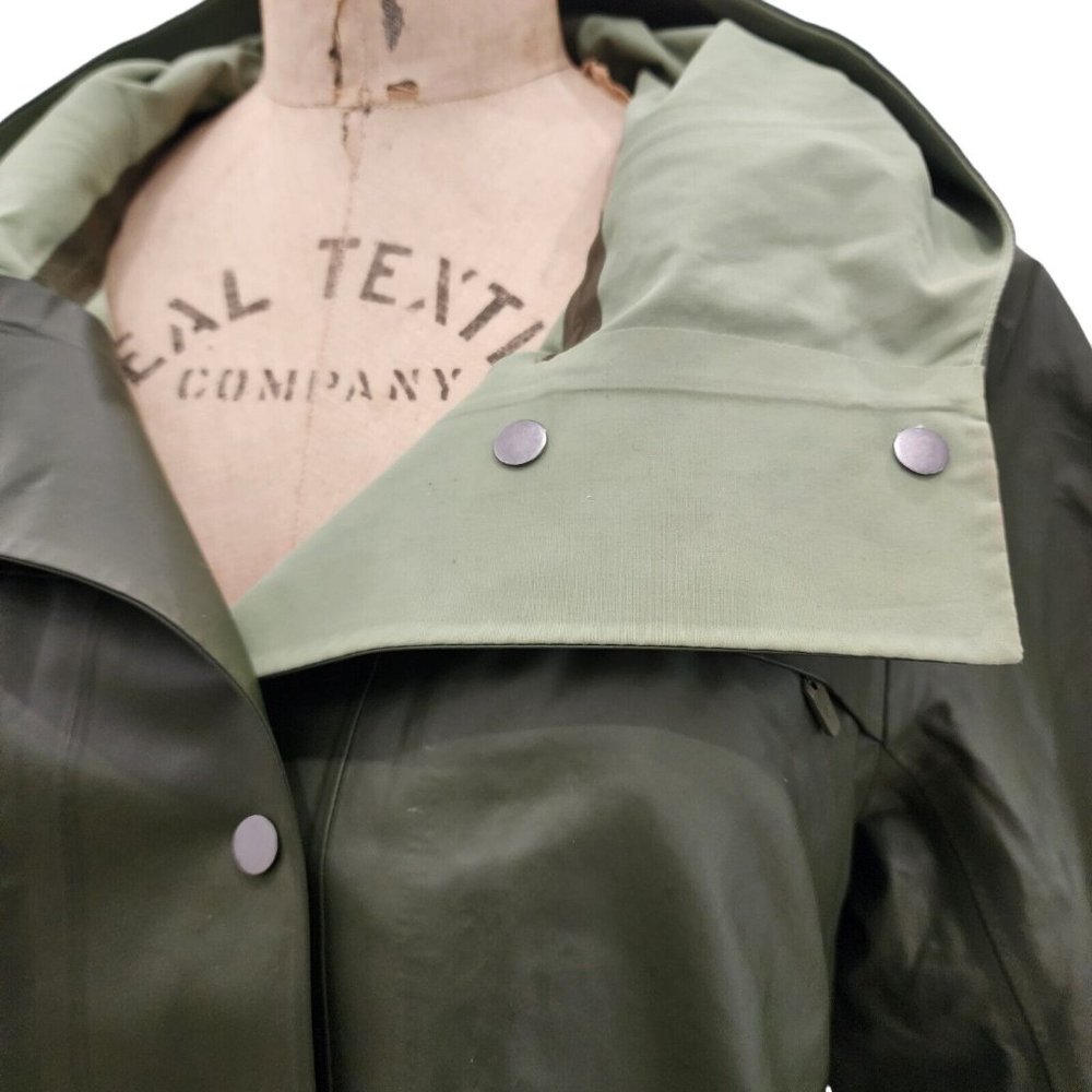 Lululemon Into the Drizzle Rain Jacket Landscape Green Willow 8 EUC - Picture 4 of 7